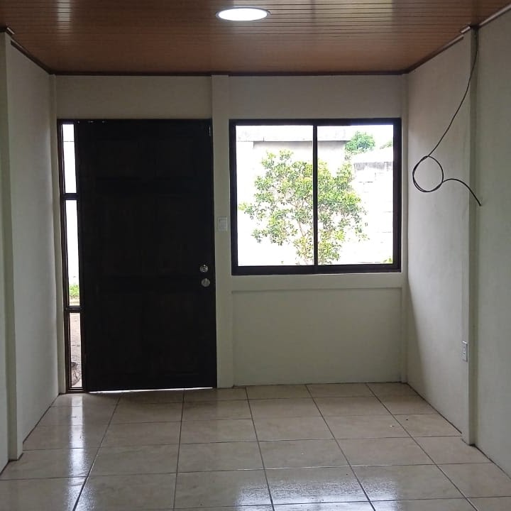 Sala interior con ventanal