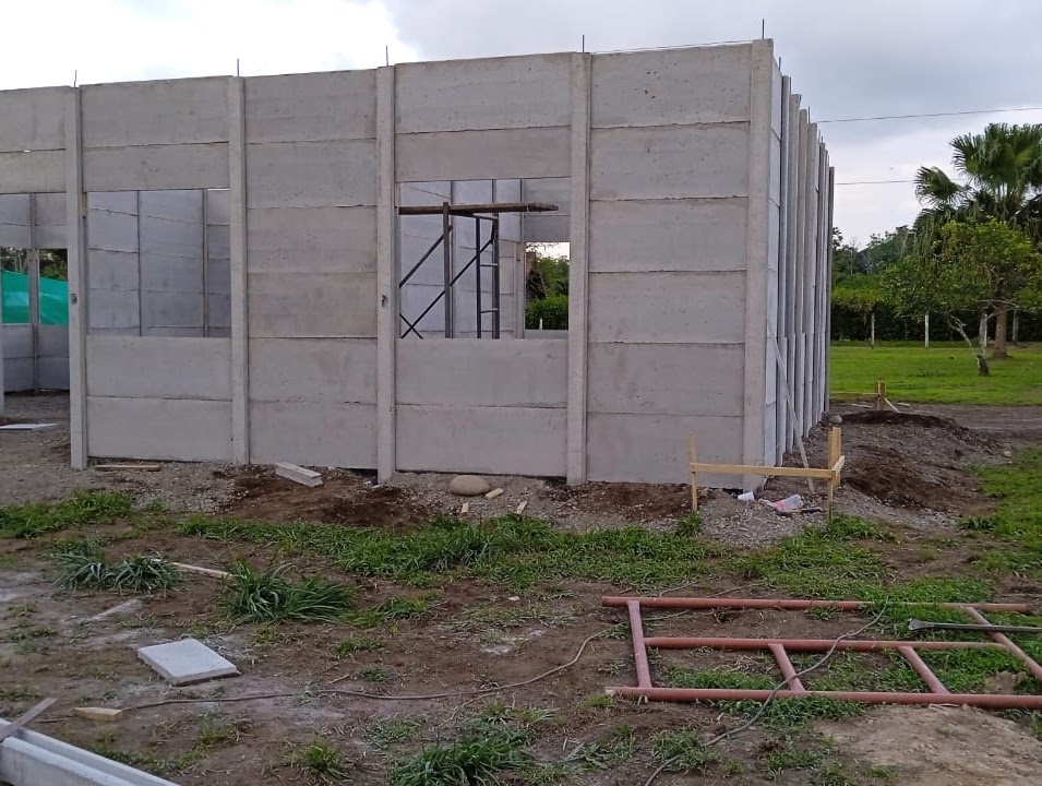 Estructura de paredes prefabricadas en construcción